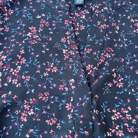 Hillary Radley women’s size XXL black floral V neck top. - Picture 8 of 10
